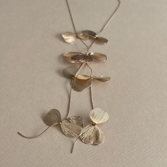 Elegant Gold Leaf Pendant Necklace #1682 - Picture 2 of 3